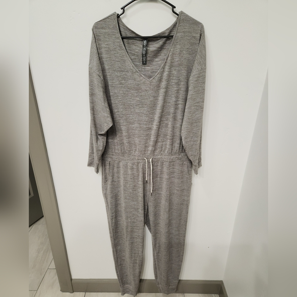 Vuori Lux Long Sleeve Jumpsuit XL Heather Grey